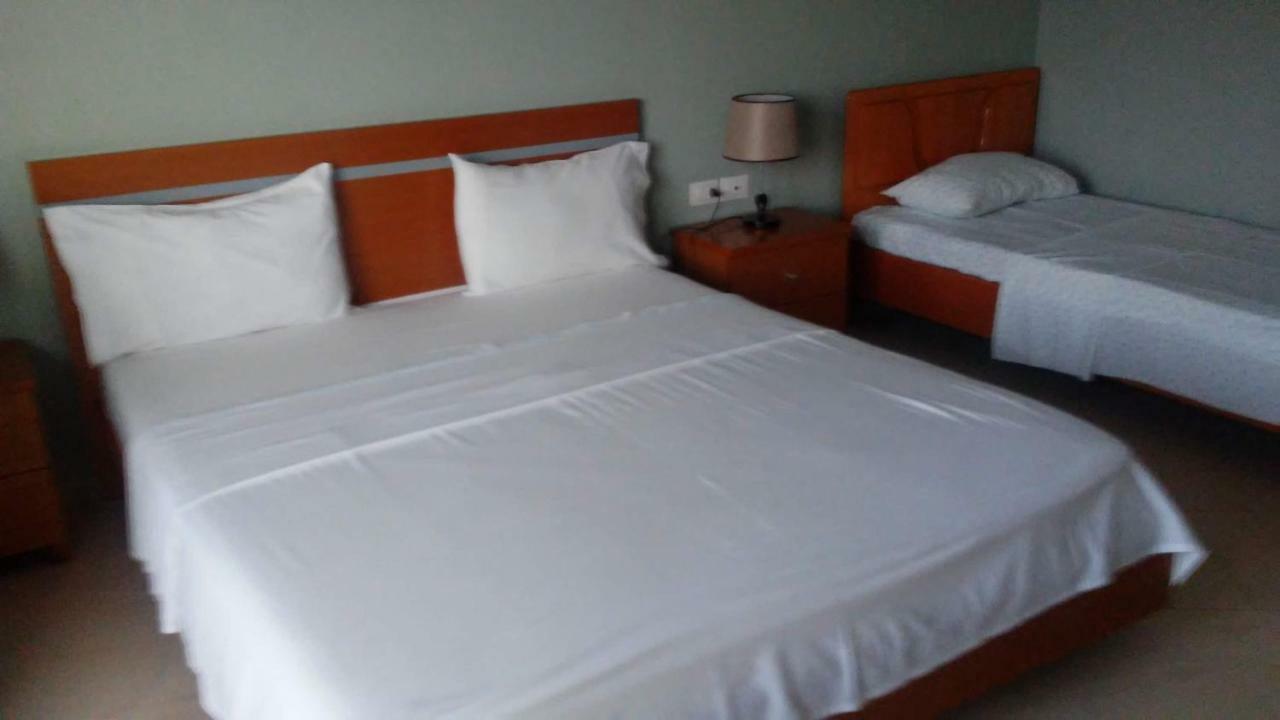 Hotel Majestic คซามิล ภายนอก รูปภาพ